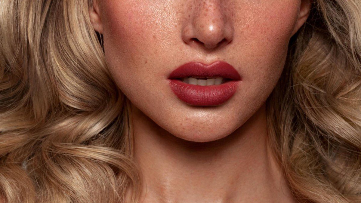 Δύο βήματα για ζουμερά χείλη