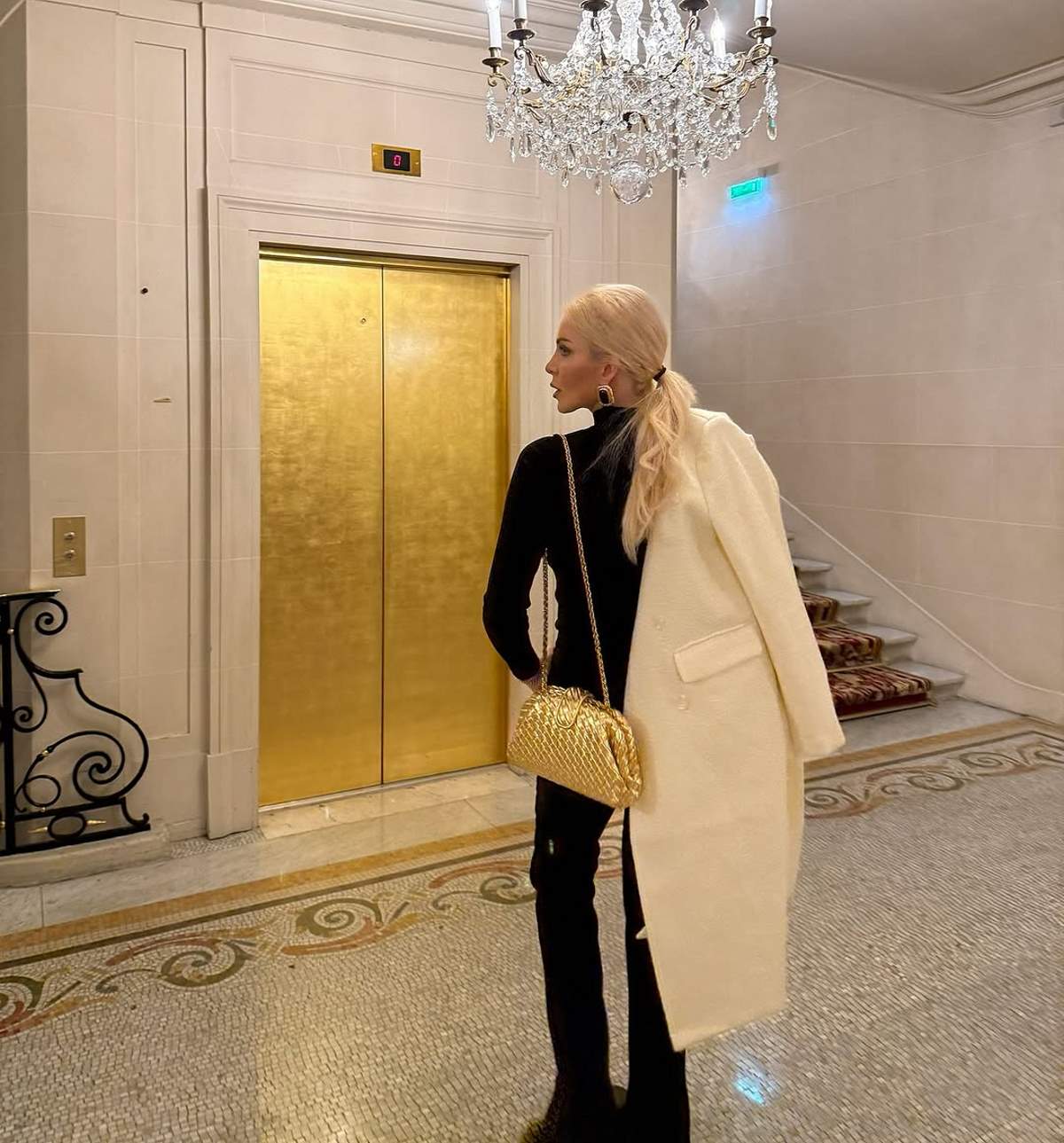 Τσάντες πανάκριβες κρατάει η Κατερίνα Καινούργιου