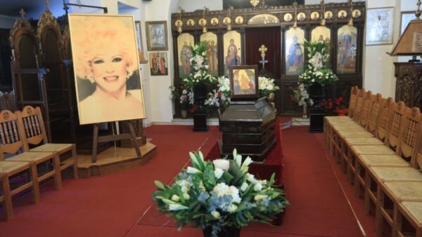 Φωτογραφία από το λαϊκό προσκύνημα στην Καίτη Γκρέυ