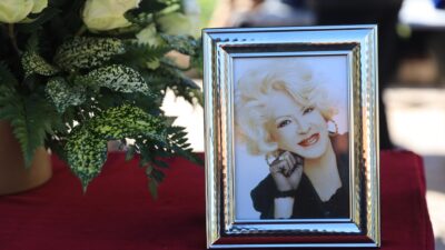 Φωτογραφία από το λαϊκό προσκύνημα στην Καίτη Γκρέυ