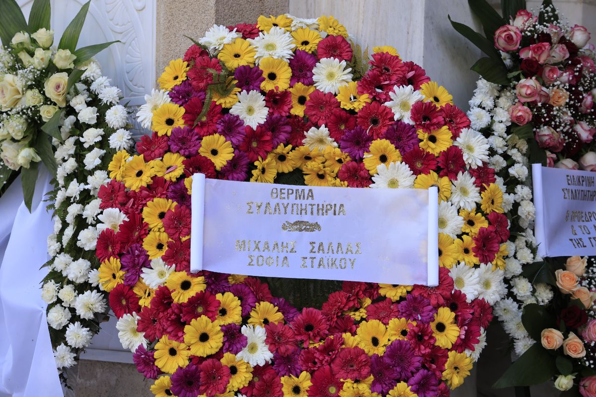 Στεφάνι για την κηδεία του Κώστα Σημίτη