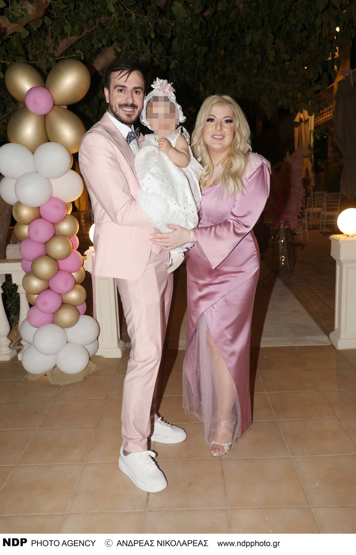 Η Όλγα Κιουρτσάκη με τον σύζυγό της και το παιδί τους