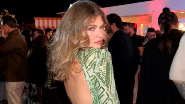 Η Κλέλια Ανδριολάτου σε έξοδο