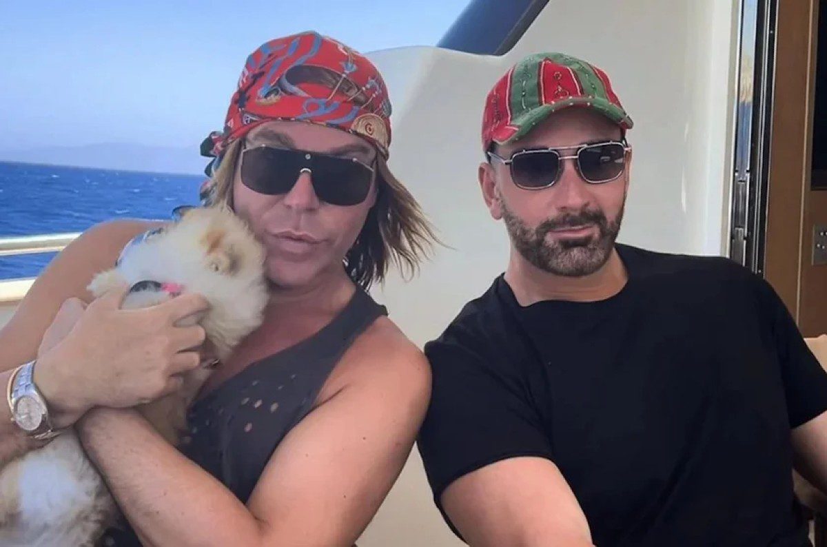 Ο Κοκλώνης και ο Σαμαράς στο πλοίο για τις καλοκαιρινές τους διακοπές