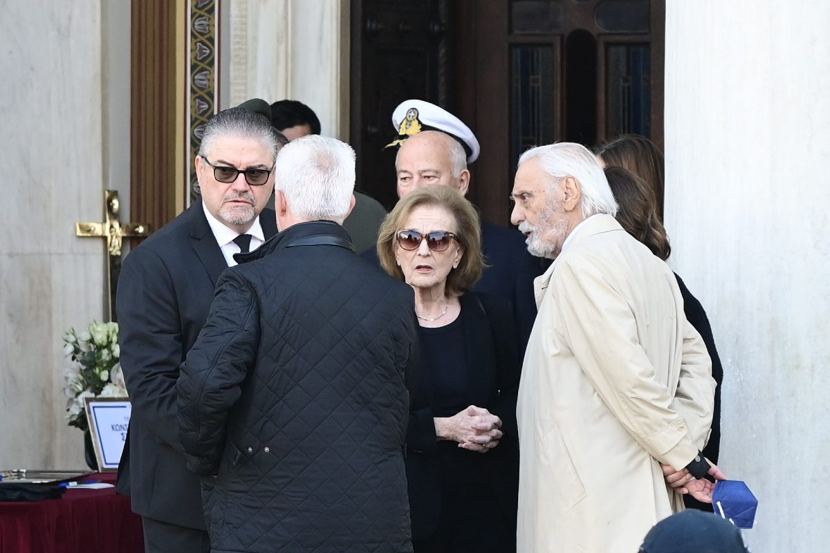 Η Σύζυγος του Κώστα Σημίτη στην κηδεία του