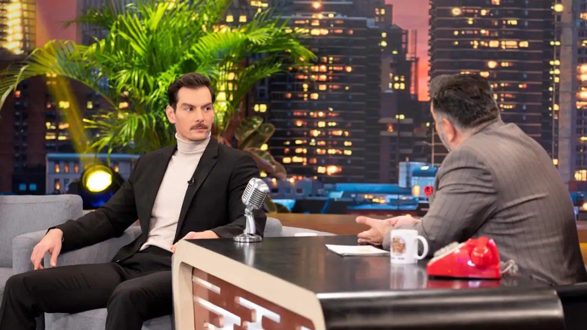 Ο Γιάννης Κουκουράκης στην εκπομπή The 2night show