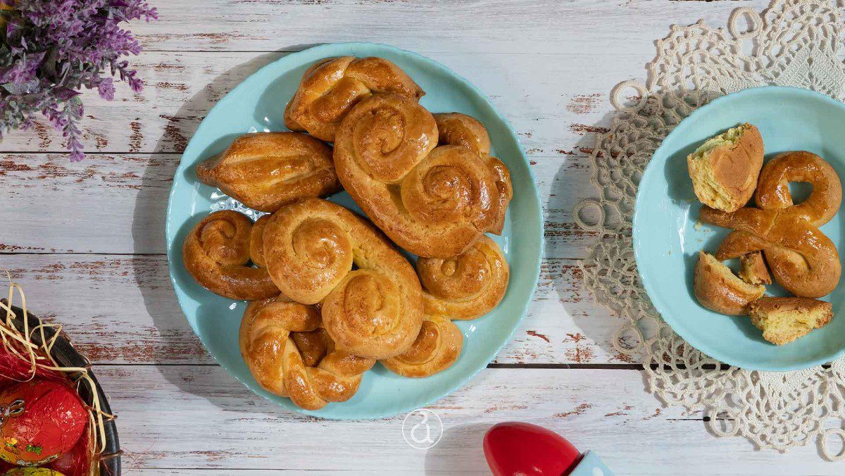 Αφράτα Κουλουράκια σαν τσουρέκια