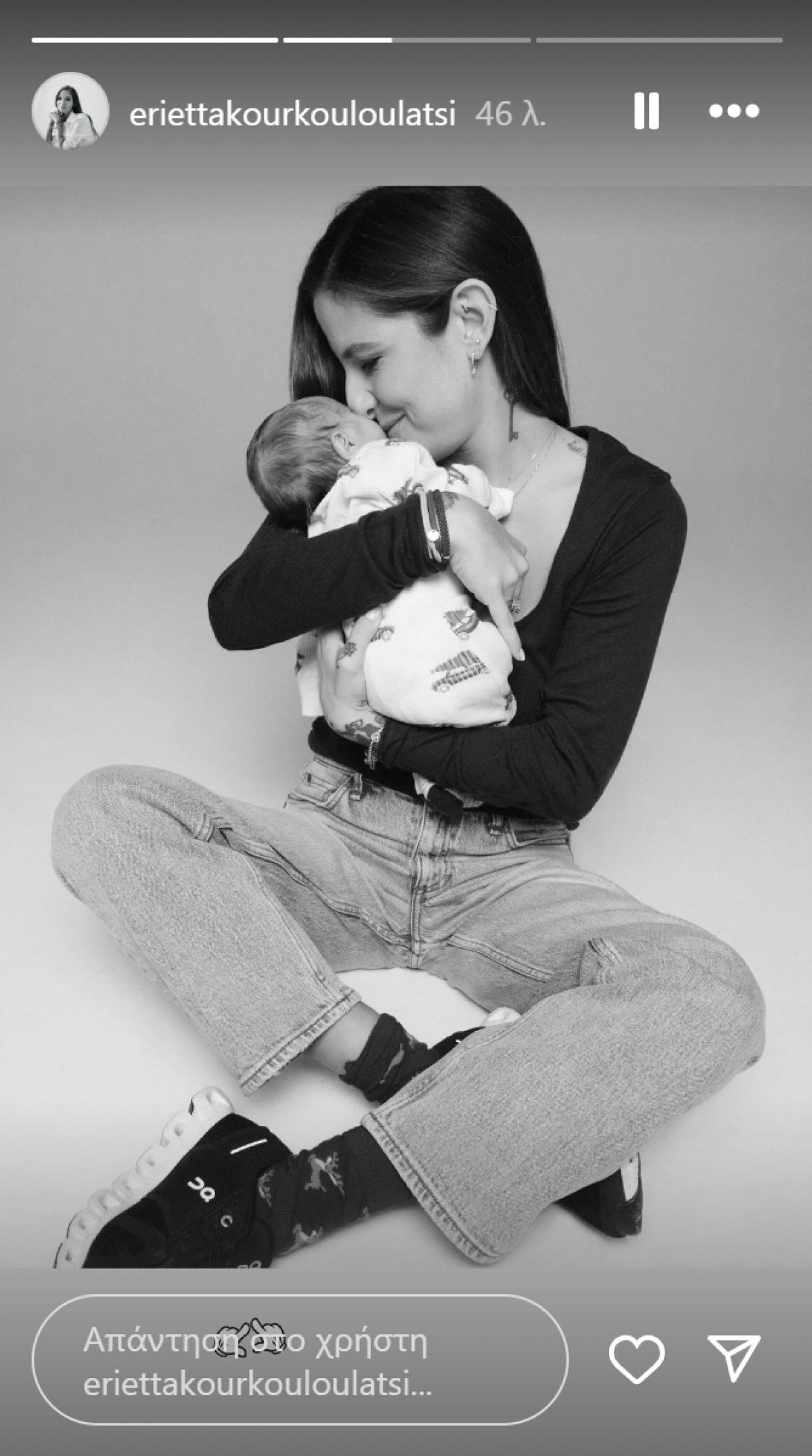 H Εριέττα Κούρκουλου αγκαλιά με τον γιο της