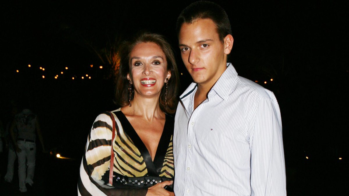 Η Μαίρη Βιδάλη και ο γιος της, Κάρολος