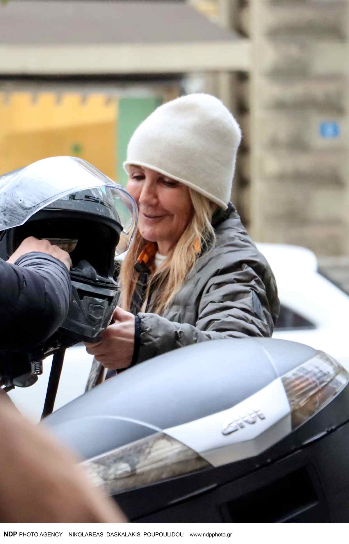 Η Μαρέβα Γκραμπόφσκι στο κέντρο της Αθήνας