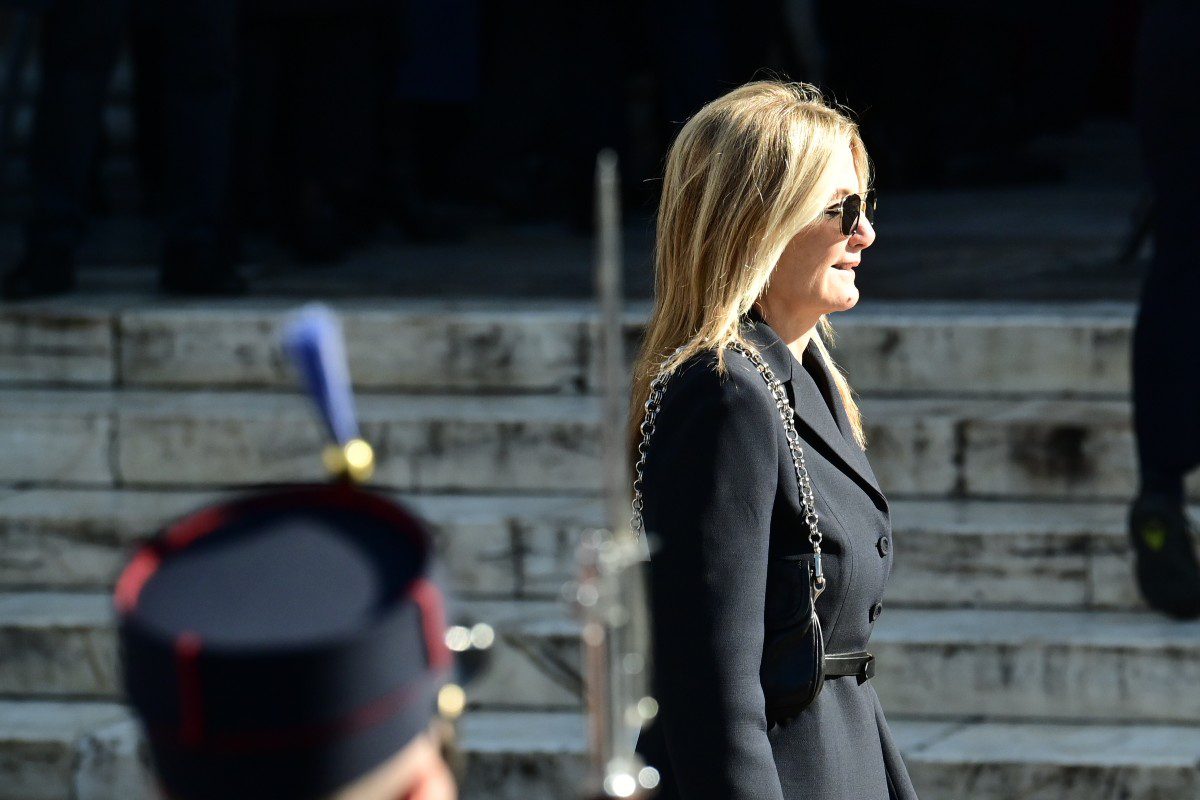Η Μαρέβα Μητσοτάκη στην κηδεία του Κώστα Σημίτη