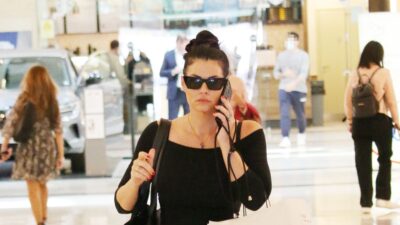 Η Μαρία Κορινθίου σε παλιά εμφάνιση σε εμπορικό κέντρο