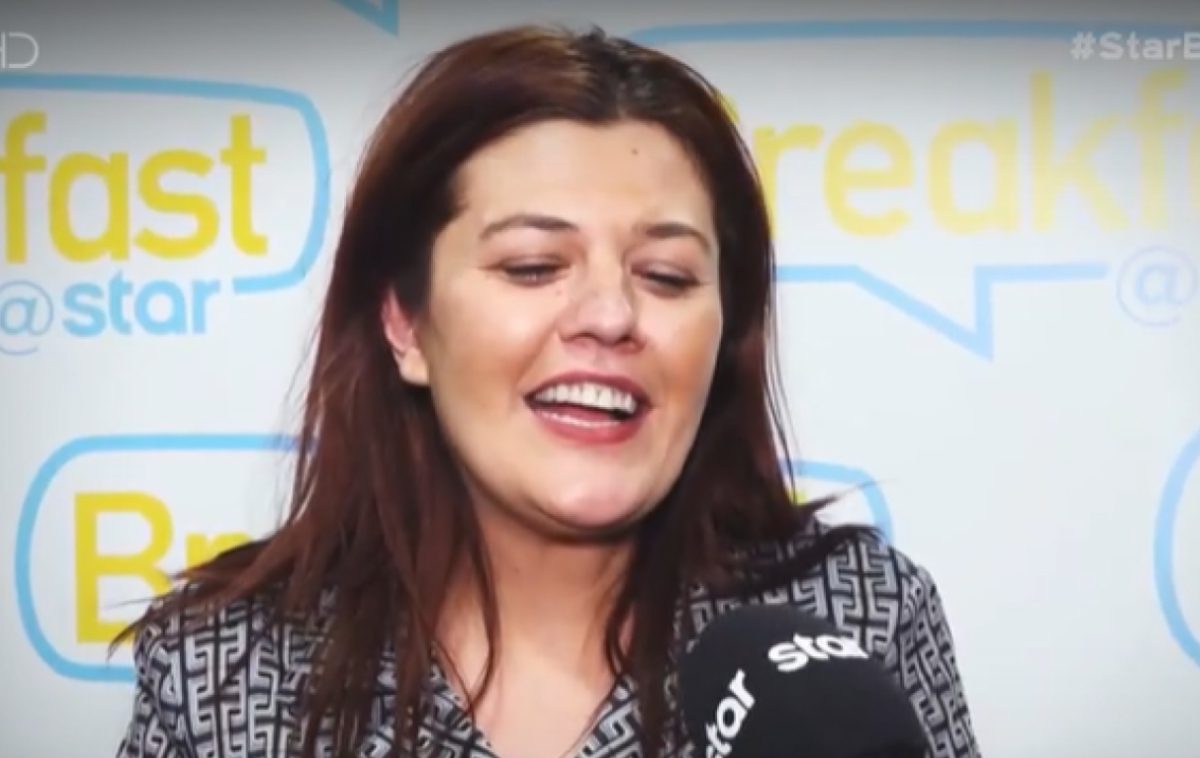 Η Μαρία μιλάει στην κάμερα