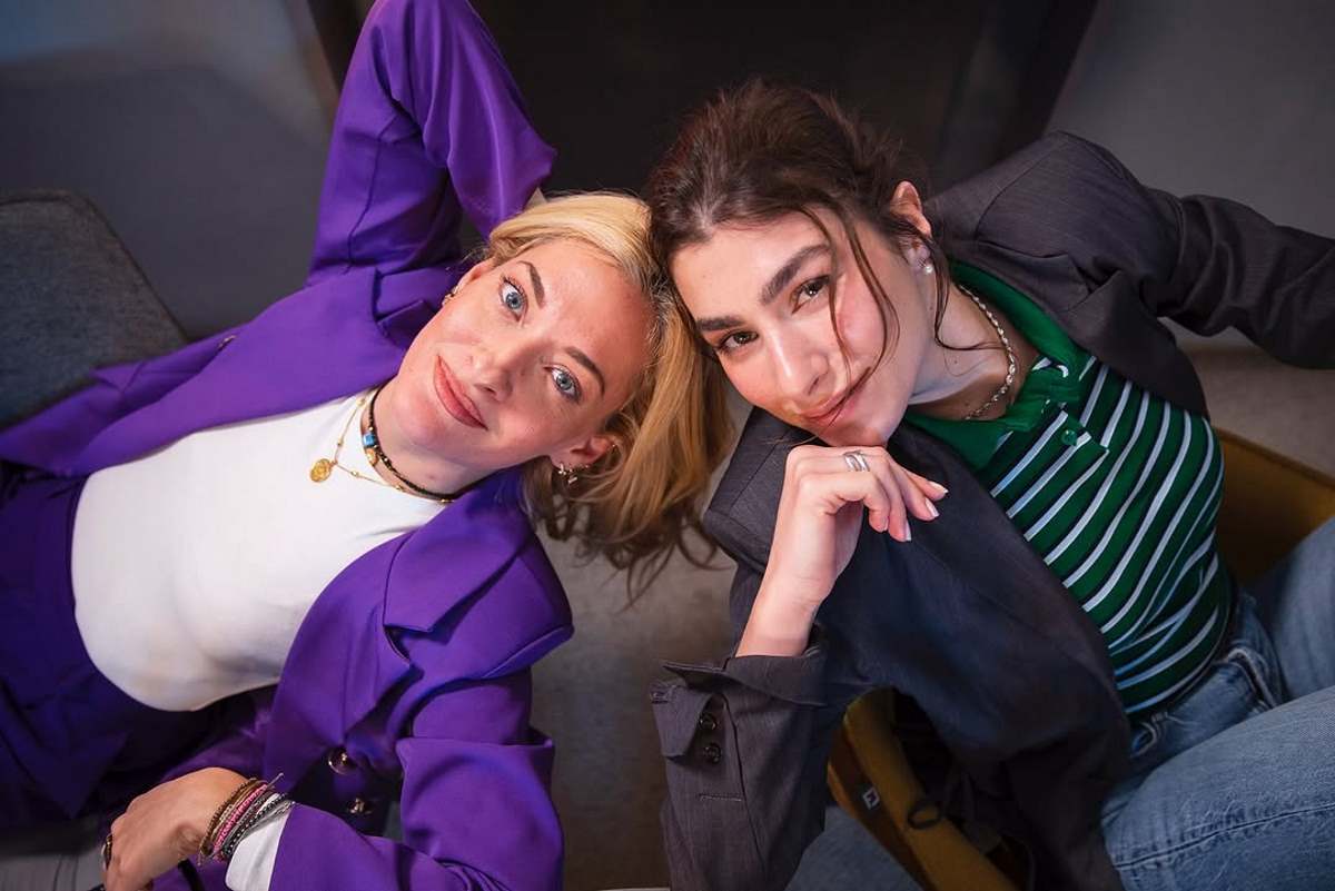 Η Χρύσα Μιχαλοπούλου με τη Ναταλία Αργυράκη