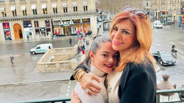 Ταξίδι της Μιμής Ντενίση στο Παρίσι