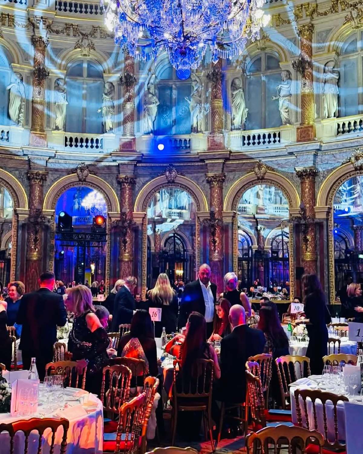 Ταξίδι της Μιμής Ντενίση στο Παρίσι