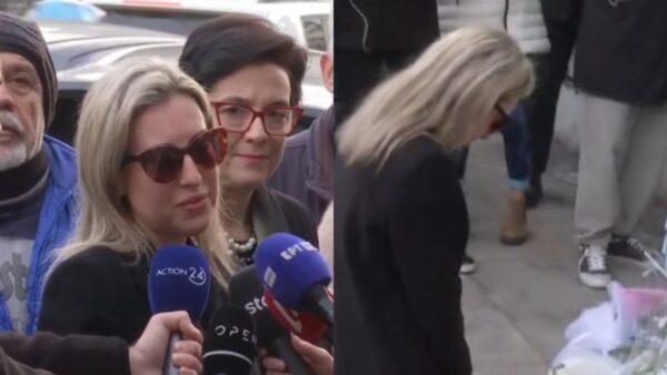 Η κόρη του Μίμη Δομάζου στη κηδεία του.