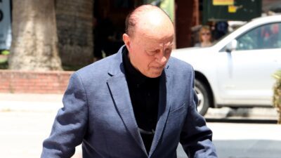 Ο Μίμης Δομάζος σε δημόσια εμφάνιση του.