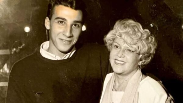 Ο Μίνως Μάτσας αποχαιρετά την Καίτη Γκρέυ