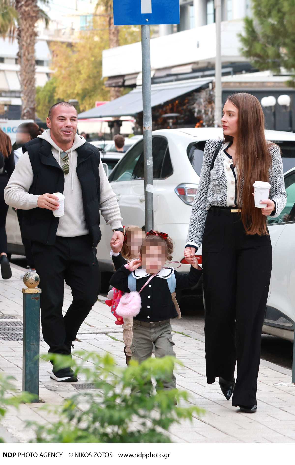 Ο Μιχάλης Ζαμπίδης και η Μαρία Καρολίνα στο κέντρο της Αθήνας.