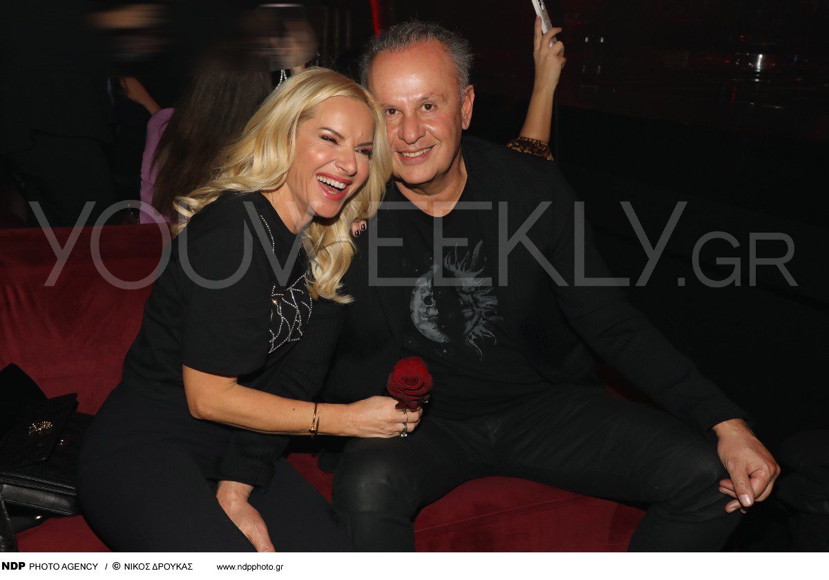 Ο Αντώνης Αλεβιζόπουλος και η Μαρία Μπεκατώρου αγκαλιά στα μπουζούκια