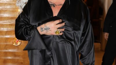 Ο Νίκος Αποστολόπουλος σε βραδινή έξοδό του