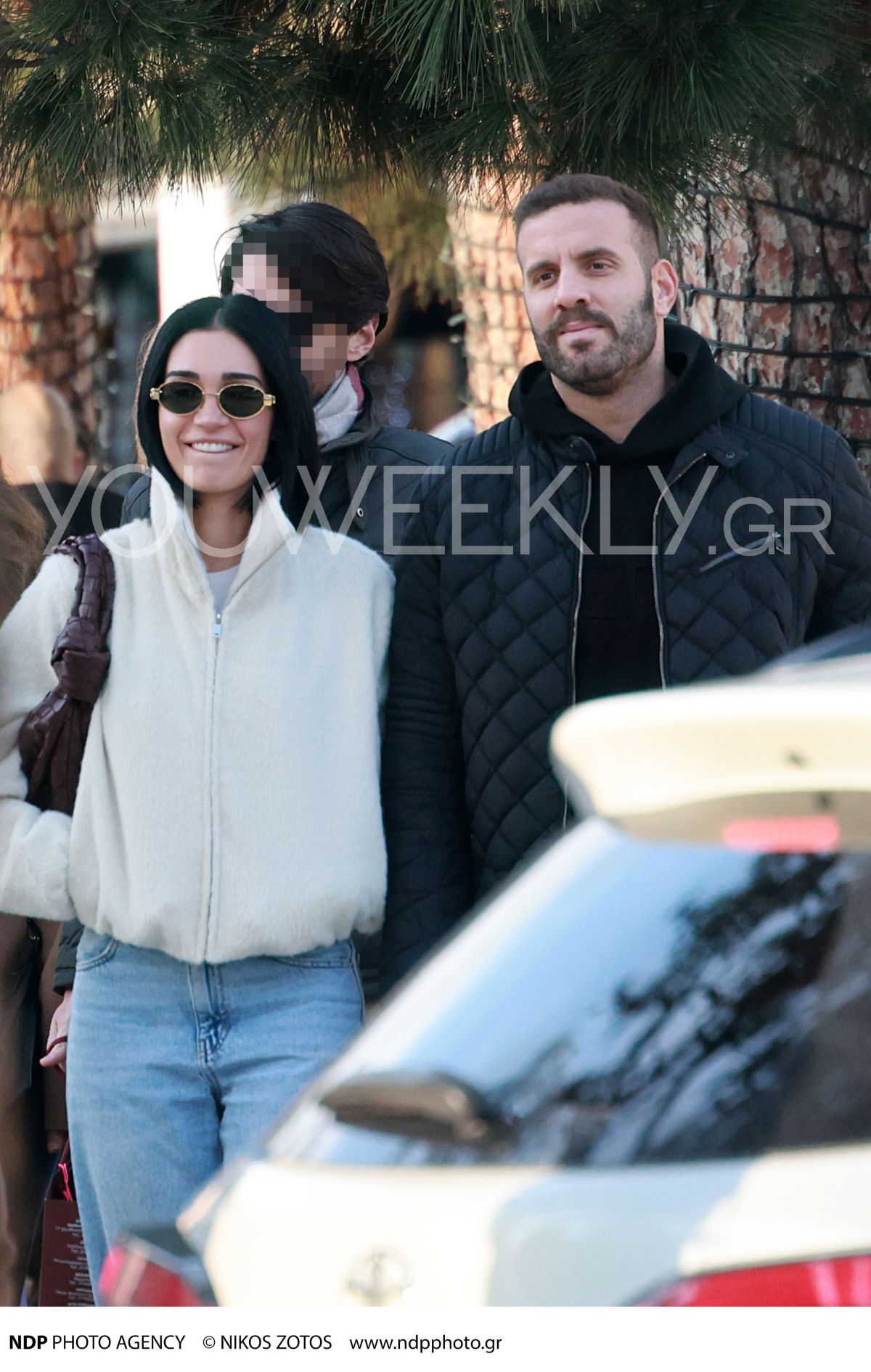 Ο Νίκος Παππάς και μία άγνωστη γυναίκα στο πλευρό του