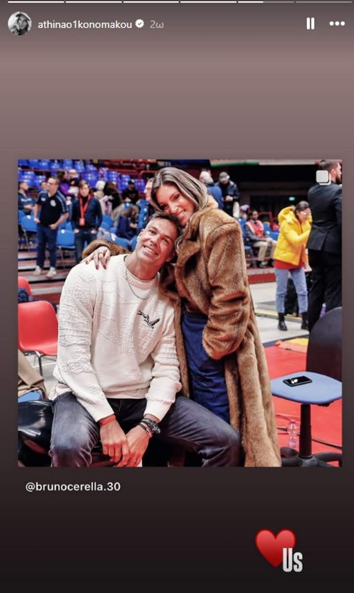 Η Αθηνά Οικνομάκου με τον Μπρούνο Τσερέλα στο γήπεδο