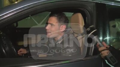 Ο Δημήτρης Ουγγαρέζος στο αυτοκίνητό του