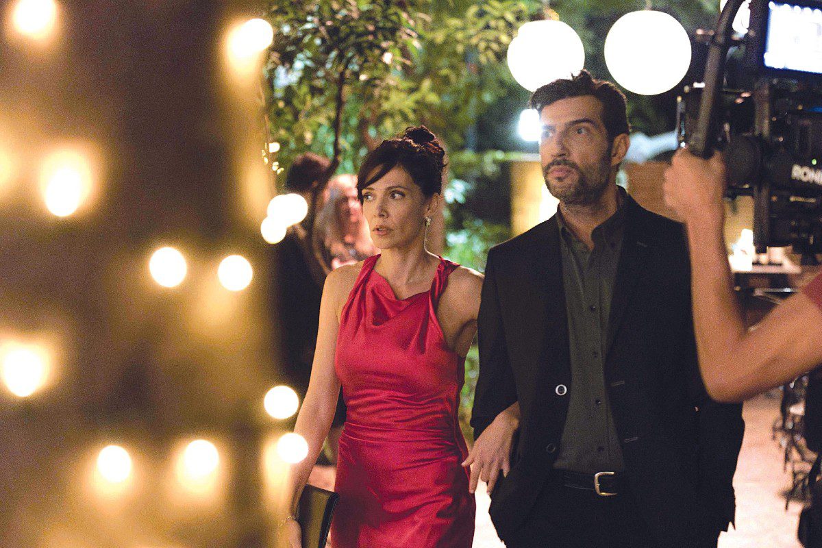 Σκηνή από την σειρά Παιχνίδι εκδίκησης με την Λαμπροπούλου και τον Κουρή