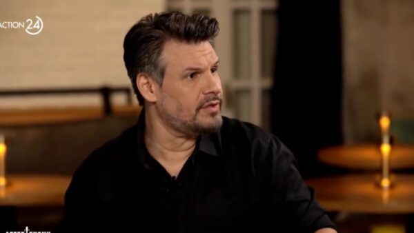 Ο Πάνος Κιάμος μιλάει στην εκπομπή αστερόσκονη