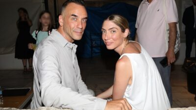Ο Πάνος Μουζουράκης και η Μαριλού Κόζαρη σε δημόσια εμφάνιση.