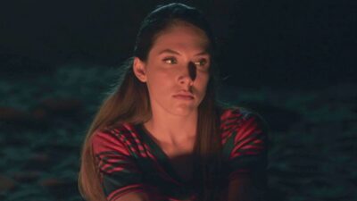 Η Ιφιγένεια σε σκηνή της σειράς Παραλία