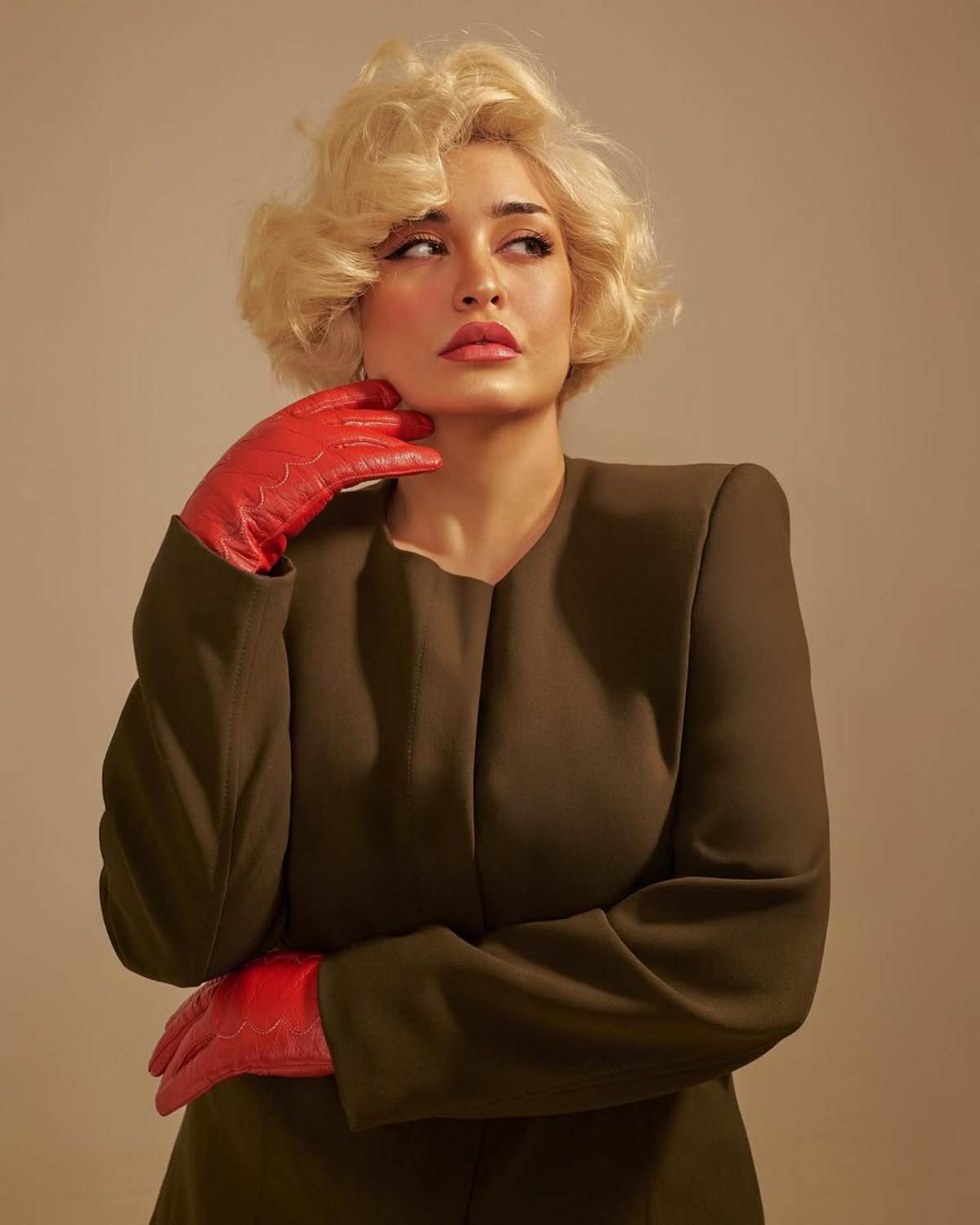 Η Κατερίνα Πεφτίτση με ρετρό look