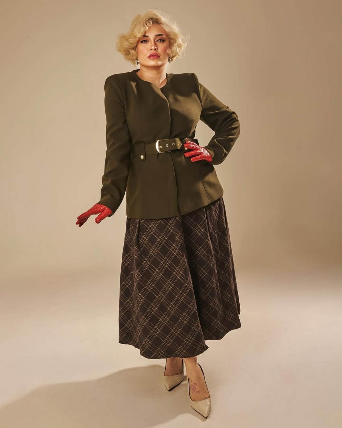 Η Κατερίνα Πεφτίτση με ρετρό σύνολο