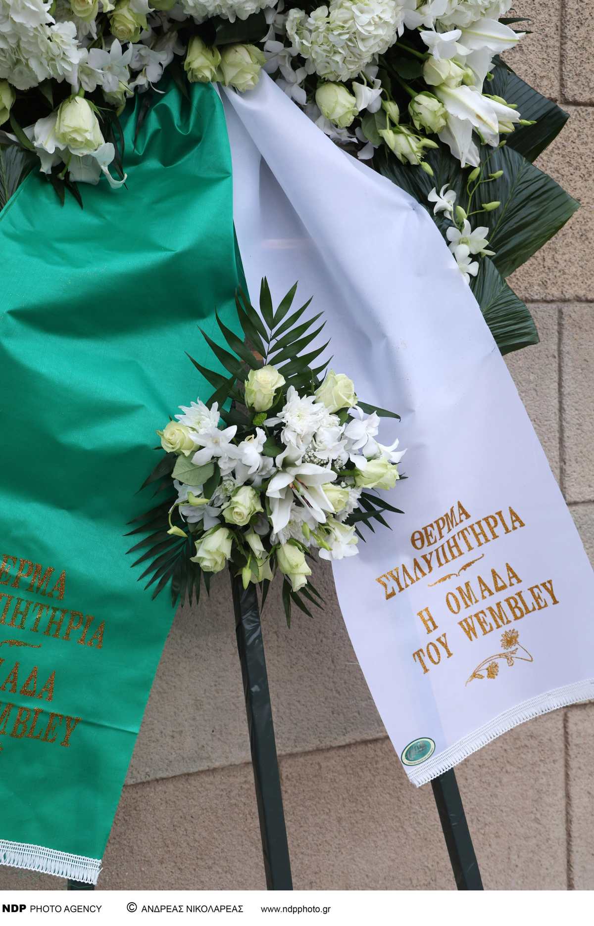 Λαϊκό προσκύνημα για τον Μίμη Δομάζο