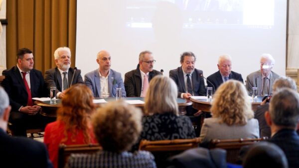 Γιώργος Μελέκος, Ιωάννης Γκιάλας,Σπύρος Βασιλάκος, Μανώλης Πλειώνης, Δημήτρης Παπαγεωργίου, Κωνσταντίνος Μουτζούρης, Σταμάτης Κριμιζής