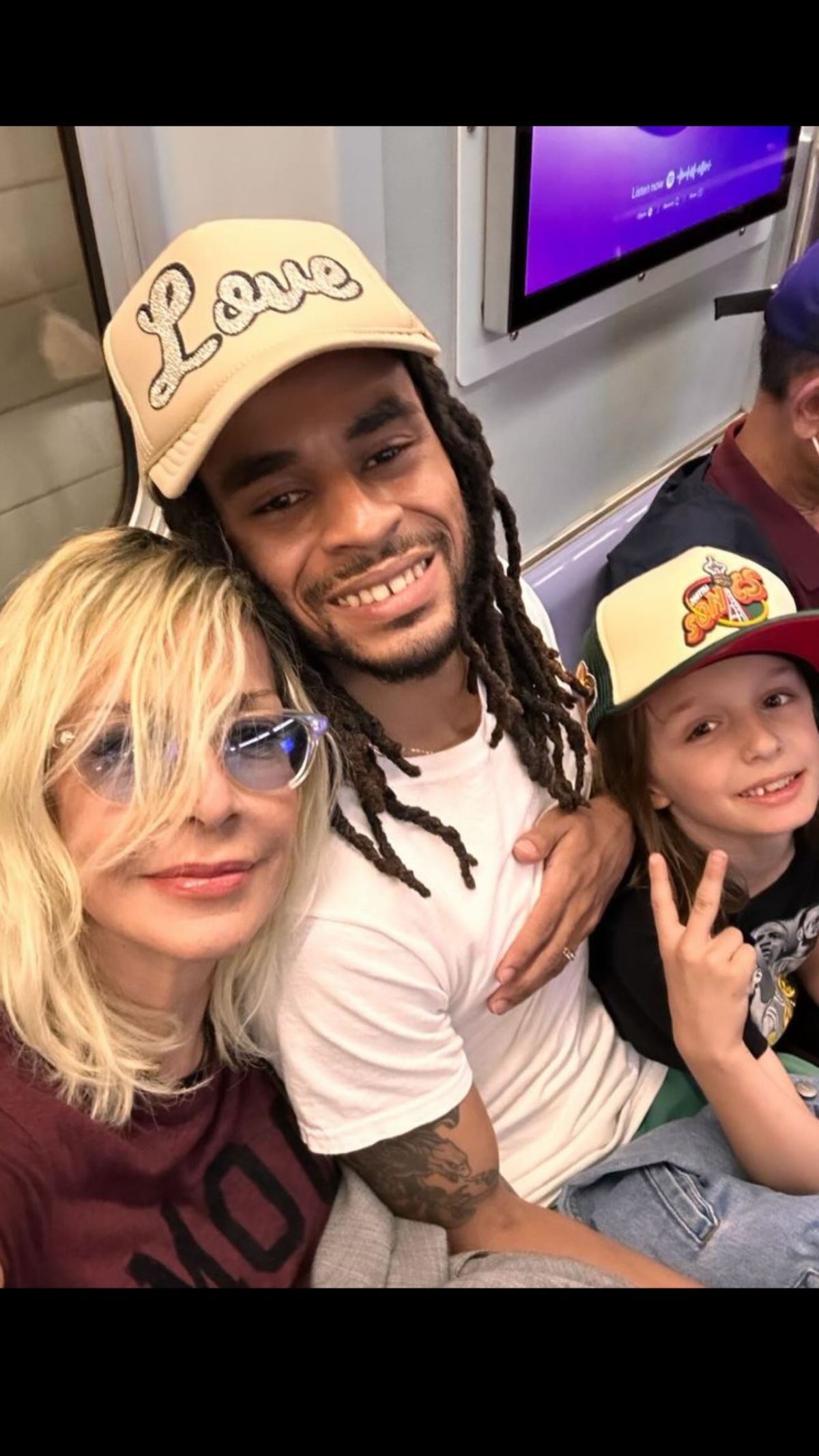 Η Σοφία Καρβέλλα στο Instagram.