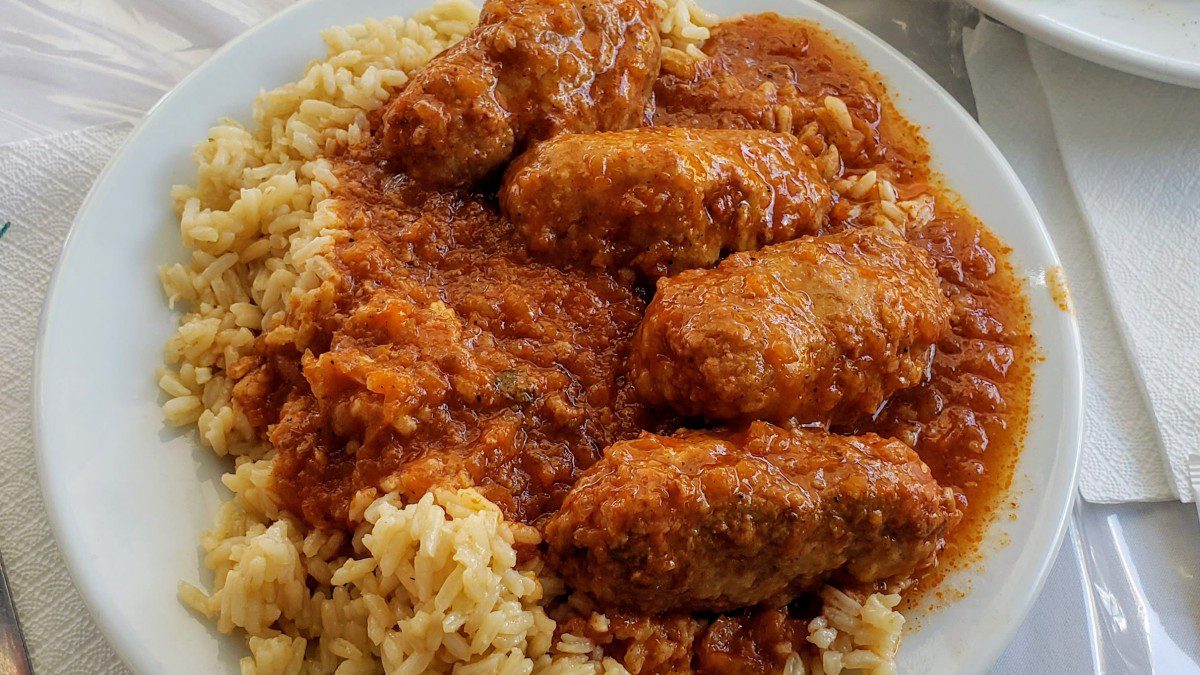 πιάτο με σουτζουκάκια