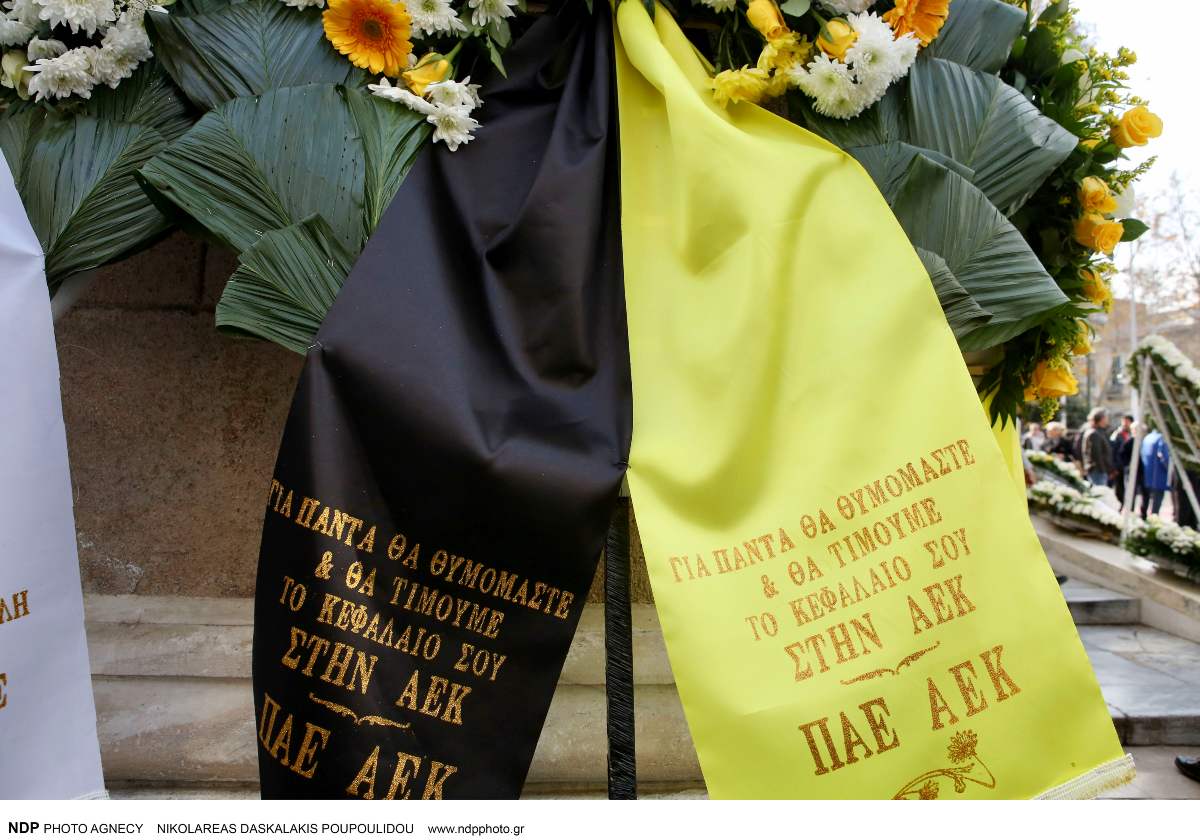 Λαϊκό προσκύνημα για τον Μίμη Δομάζο