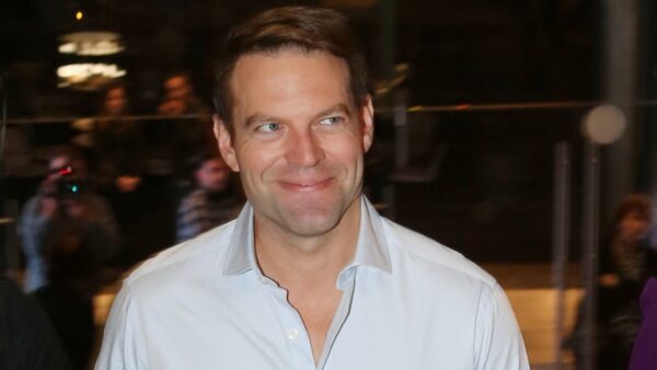 Ο Στέφανος Κασσελάκης σε δημόσια έξοδο.