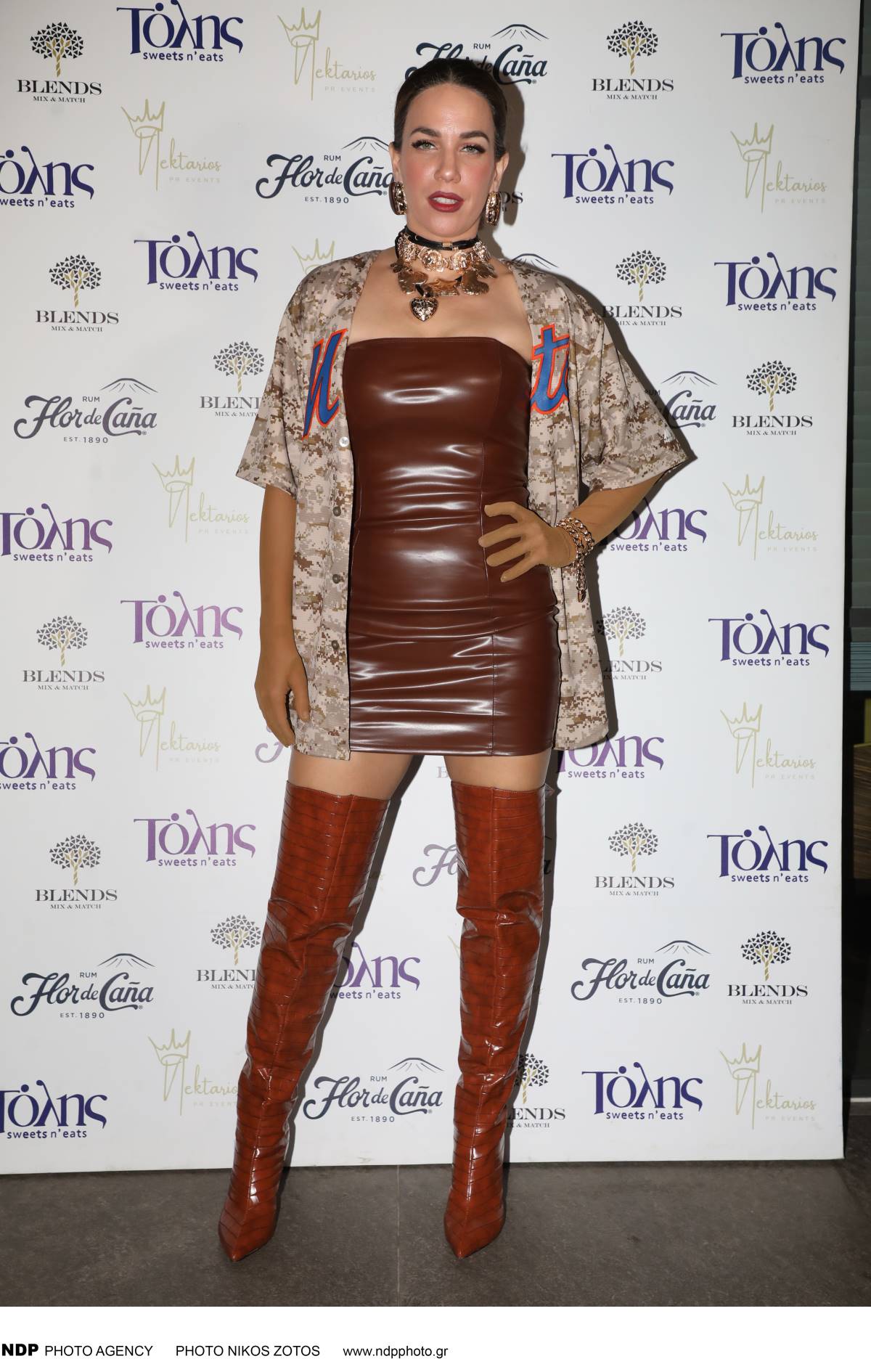 Η εμφάνιση της Κατερίνας Στικούδη με δερμάτινο φόρεμα