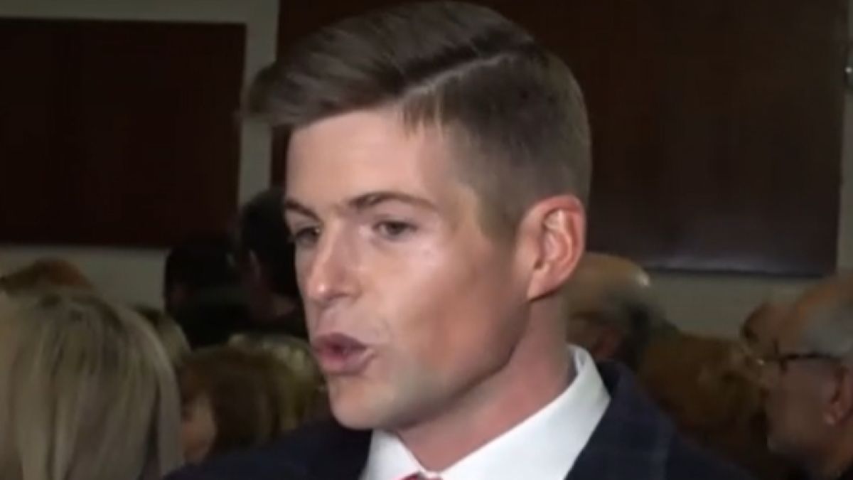 Ο Τάυλερ Μακμπέθ στην παρουσίαση βιβλίου του Στέφανου Κασσελάκη.