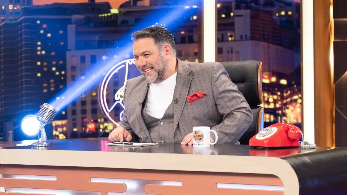 Ο Αρναούτογλου στο πλατό του The 2night show