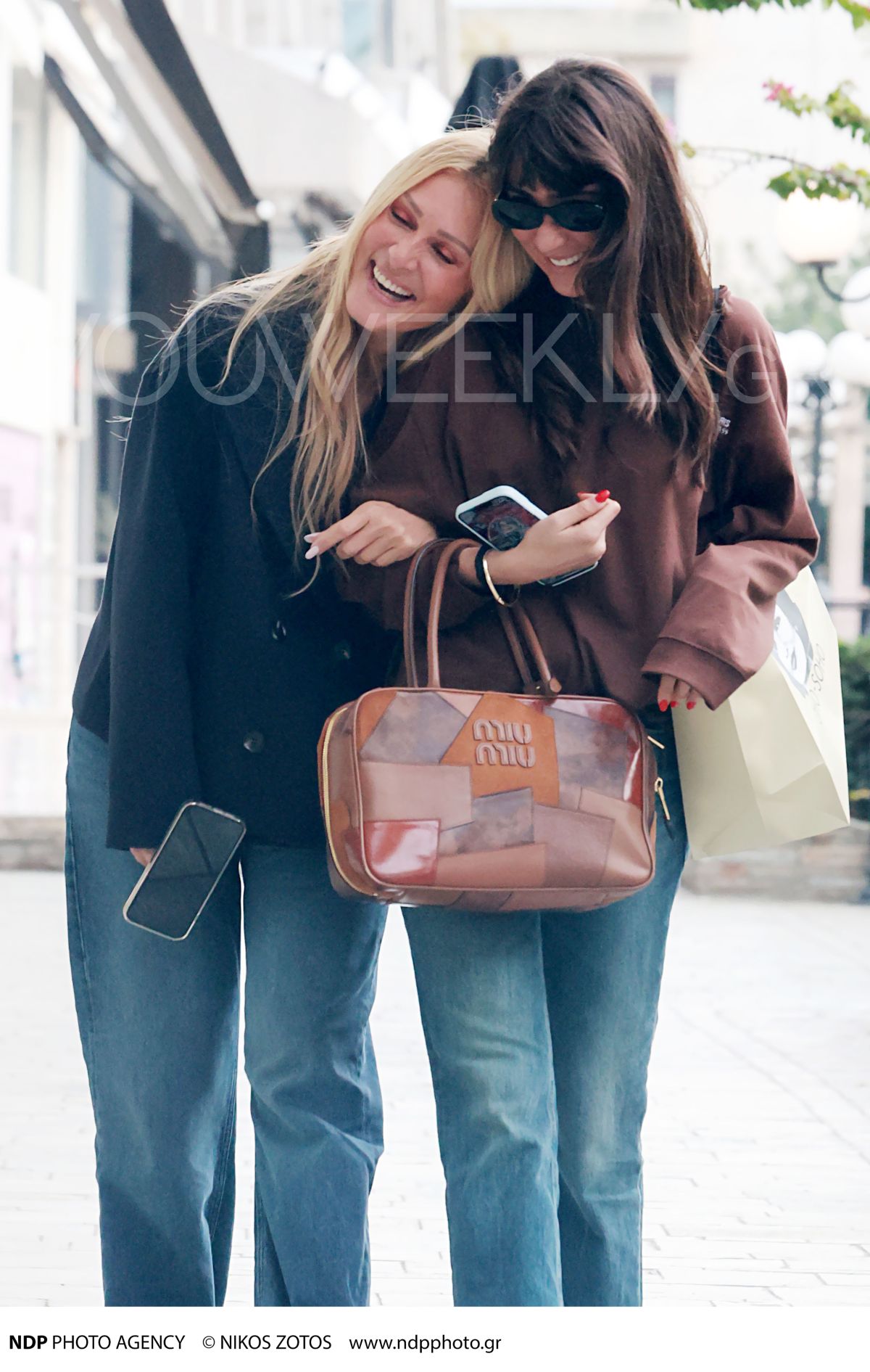 Η Νατάσα Θεοδωρίδου και η Χριστιάνα Μπέτα σε βόλτα στη Γλυφάδα