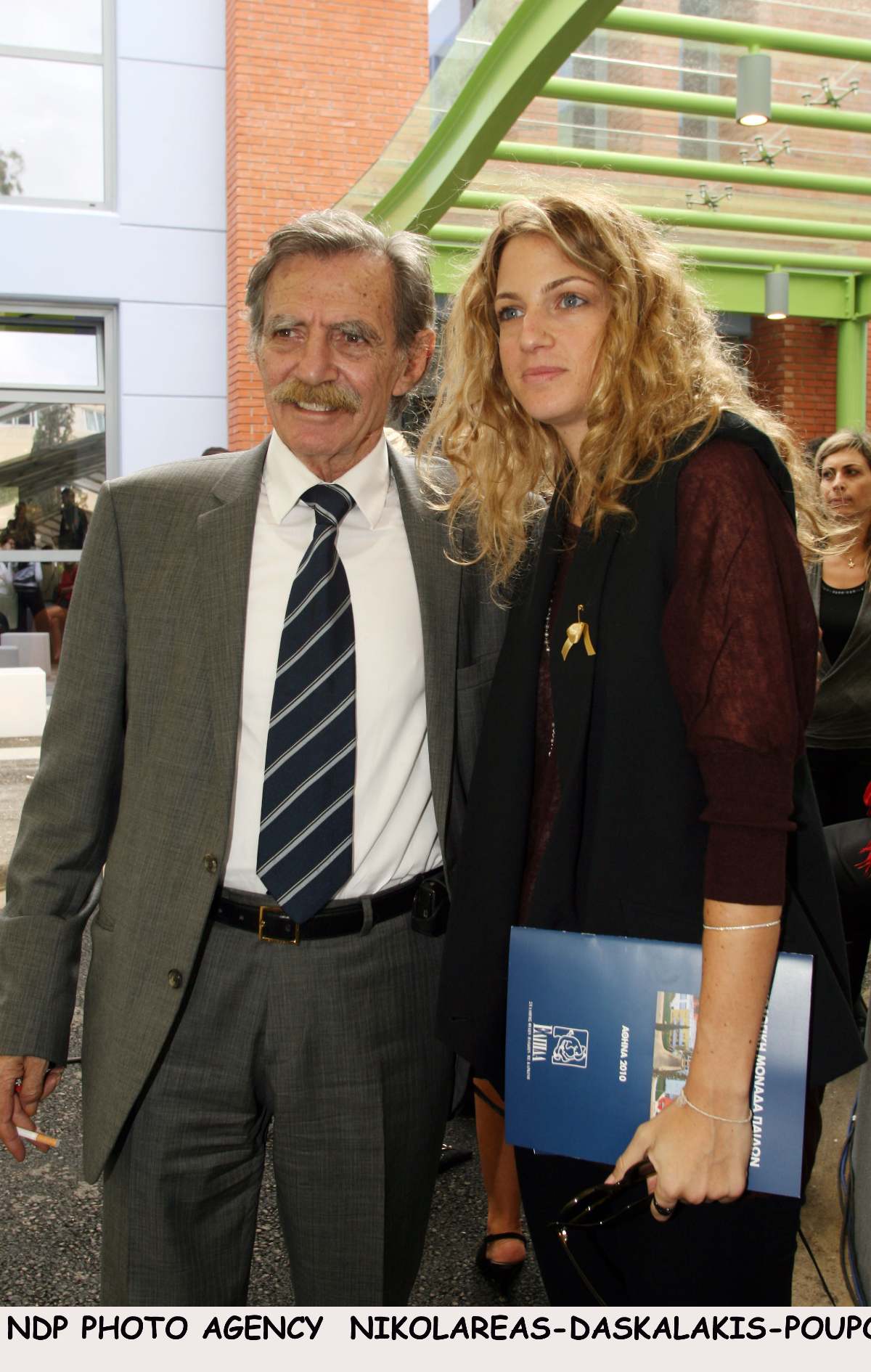 Η Βαρδινογιάννη με τον μπαμπά της το 2010