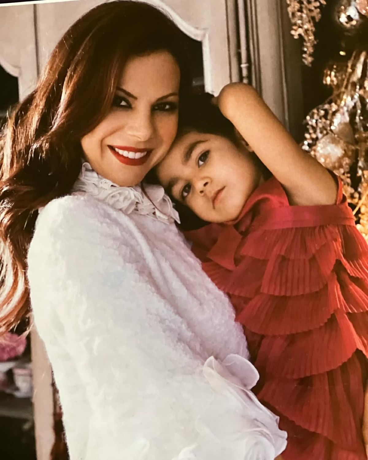 Η Εύη Βατίδου με την κόρη της σε μικρή ηλικία