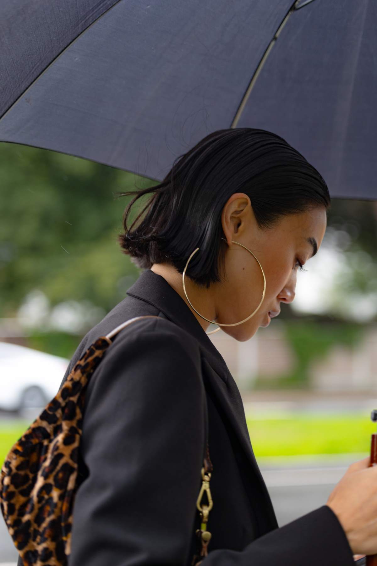τσάντα λεοπάρ στο street style