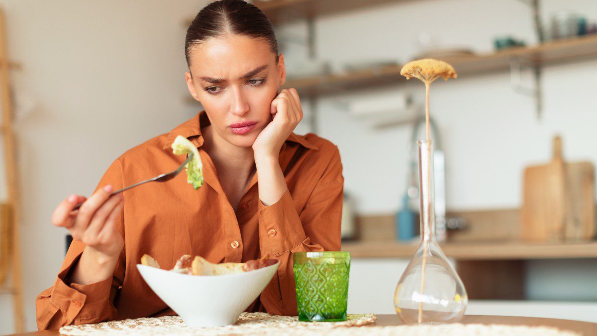 Το λαχανικό που αδυνατίζει τρώει γυναίκα