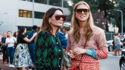 Τα φορέματα στο street style είναι φέτος εμπριμέ